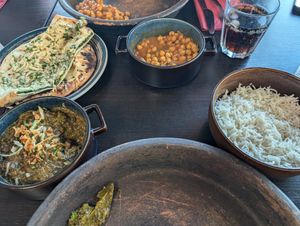 Palak tofu and chana masala at Veggiesaurus in The Hague