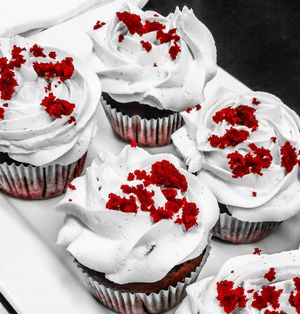 Red velvet cupcakes (with a filter).  at Veggiesaurus in The Hague