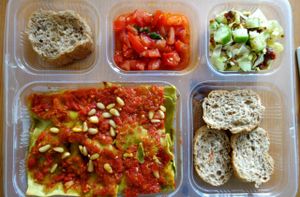 A vegan Food Box Plus with

-Lasagna verdure
-Bruschetta
-Salad
-Fresh Bread at Veggiesaurus in The Hague