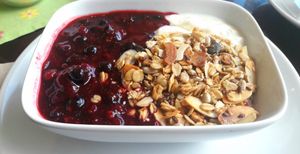 Porridge with berries at Carrot Cake in Dusseldorf