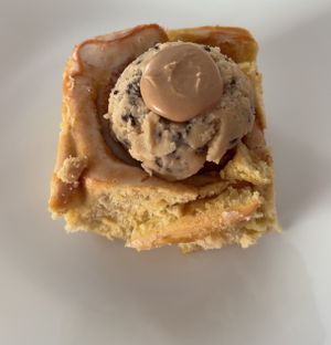 Cookie Dough Roll (vegan)  at Cinnamood in Spreitenbach