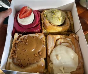 Red Velvet, Pistacio, Spekulatius, Macadamia  at Cinnamood in Spreitenbach