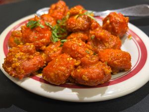 Crispy Gobi Manchurian with golden-fried cauliflower tossed in a bold garlic-chili sauce. A spicy vegetarian favorite loved by plant-based food lovers in Denver. 🌱🔥 at India Express in Denver