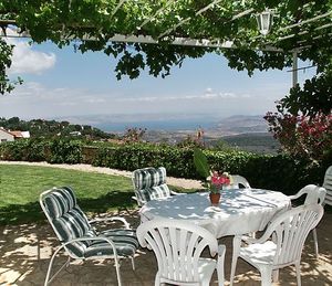  at Ohn-Bar Guesthouse in Amirim