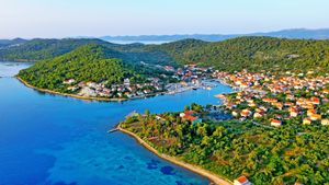 Hotel located by the sea on the island of Iž, near Zadar at Hotel Korinjak in Veli Iz