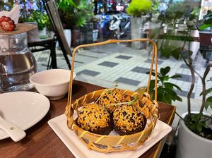 buns with sesame seeds at LITE DIM SUM in Kaohsiung