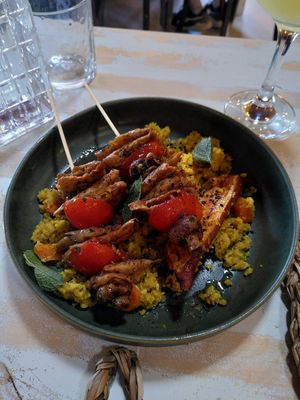 Brochetas de heura at Terralma Cocina Viva in Madrid