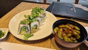 Bonsai sushi  y e at Izakaya Sushi Palmas in Ciudad De México