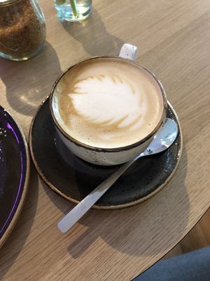 Hafermilch Cappuccino   at Daddy Longlegs in Munich