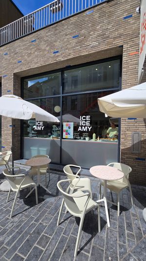 Outdoor seating at ICE ICE AMY in Oostende