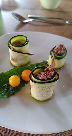 raw starter: filled zucchini rolls at Naturkost-Hotel Harz in Bad Grund