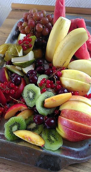 Breakfast: The fruit plate at the buffet at Naturkost-Hotel Harz in Bad Grund