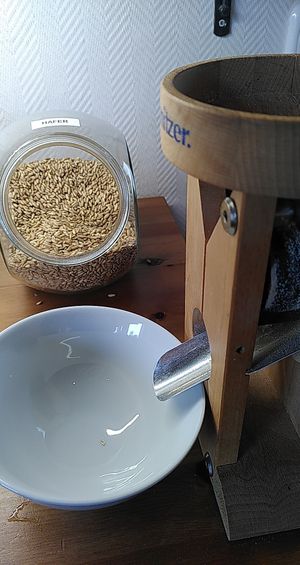 Breakfast: you can grind your own oats freshly at Naturkost-Hotel Harz in Bad Grund