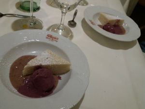 Biscuit mit Beereneis at Hotel Nicolay in Zeltingen-rachtig