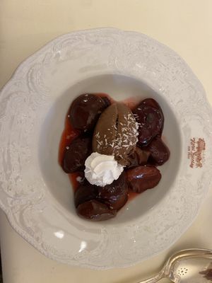 Pflaumenkompott mit Schokomousse at Hotel Nicolay in Zeltingen-rachtig