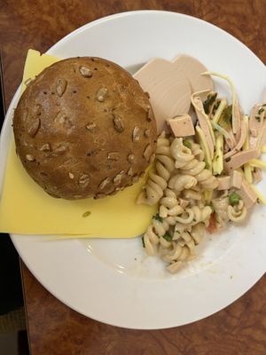 Frühstück, Salate, verschiedener Aufschnitt at Hotel Nicolay in Zeltingen-rachtig