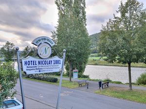 Front, view at Moselle at Hotel Nicolay in Zeltingen-rachtig