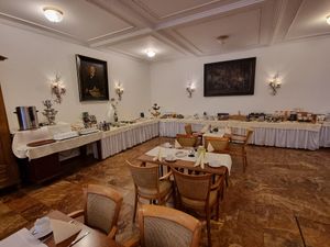 Breakfast room and buffet at Hotel Nicolay in Zeltingen-rachtig
