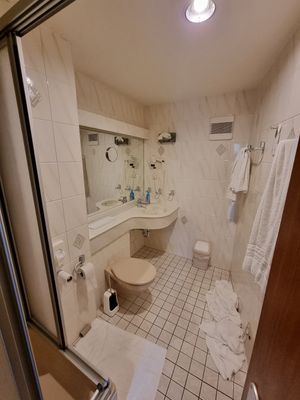 Bathroom at Hotel Nicolay in Zeltingen-rachtig