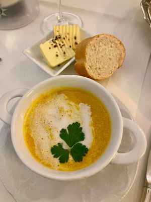 Restaurant The Schlossberg is open every day, we got a three-course menu (€36 pp). This restaurant is the house menu evening restaurant. at Hotel Nicolay in Zeltingen-rachtig