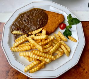 Restaurant Die Sonnenuhr: Schnitzel with pepper cream sauce and fries €16 + €5  at Hotel Nicolay in Zeltingen-rachtig