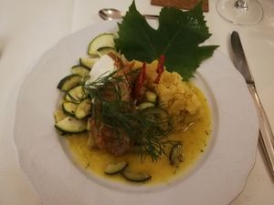 "Fisch" mit Kartoffelstampf und Gemüse, sehr lecker 😋 at Hotel Nicolay in Zeltingen-rachtig