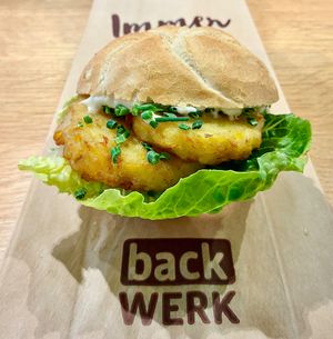Kaiserbrötchen Kartoffelrösti  at backWERK - Jannowitzbrücke in Berlin