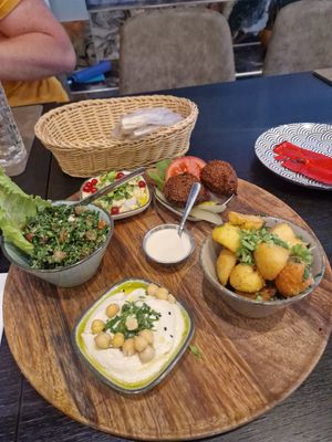 Mixed Plate vegan at Hummus Lebanese Cuisine Restaurant Pforzheim in Baden-württemberg