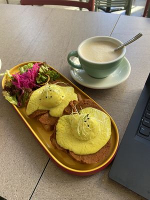 Vegan egg benedict   at Tranzit by Flow in Budapest