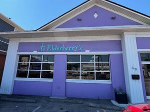 Building exterior at Elderberry's Salem in Salem