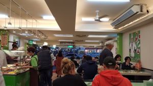 back view at QuánGuó JiànKāng 全國健康 - Country Health - Tianmu in Taipei