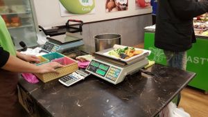 food is priced per weight at QuánGuó JiànKāng 全國健康 - Country Health - Tianmu in Taipei