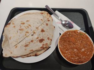 Plain Naan and vegetables at Saravana Bhavan - Suria KLCC in Kuala Lumpur