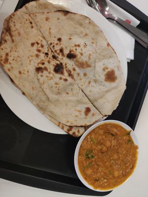 Chana Masala (chickpeas) and plain naan at Saravana Bhavan - Suria KLCC in Kuala Lumpur