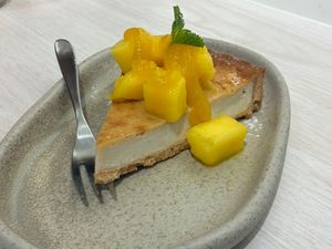 Cheese pie with mango at Heureux+ 幸運輕食&甜點  in Taipei