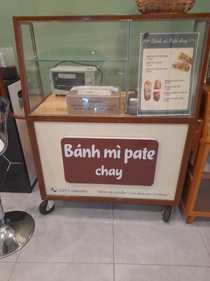 Banh mi stand goes outside in the mornings at Chay An Yên in Ho Chi Minh City