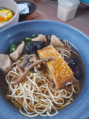 Vegan Chinese roasted duck soup at Bánh mì chay Nguyễn Trãi in Ho Chi Minh City