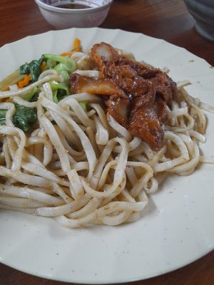 Vegan spaghetti noodles with vegan pork at Bánh mì chay Nguyễn Trãi in Ho Chi Minh City