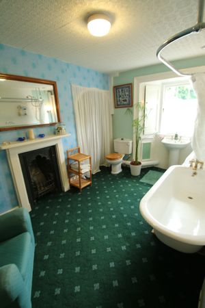 Parvati Ensuite Bathroom at Over the Rainbow in Cardigan