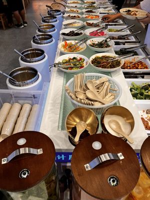All-vegan buffet  at Su Man Xiang Vegetarian Buffet (Xi'an Daduhui Branch) in Xian