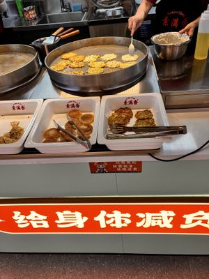 Fresh spring onion pancakes  at Su Man Xiang Vegetarian Buffet (Xi'an Daduhui Branch) in Xian