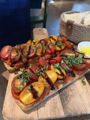 Pan con tomate 🍅 🌱   at La Cantina in Namur