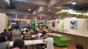 inside view at QuánGuó JiànKāng 全國健康 - Country Health - Songshan in Taipei