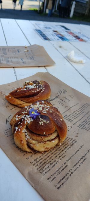 Cinnamon buns at Bakeriet på Å in Lofoten