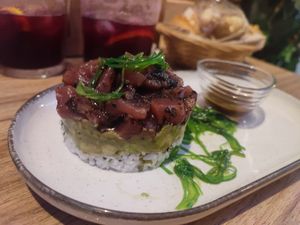 Tartar con alga wakame at La Verdulera in Cadiz