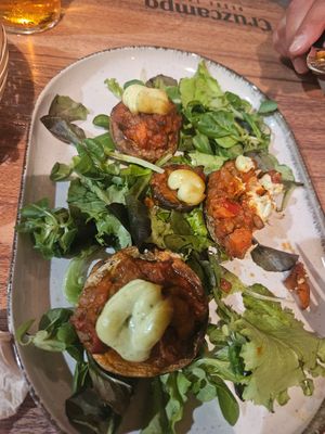 Champiñones rellenos at La Verdulera in Cadiz