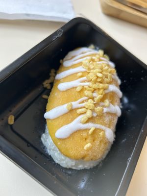 mango on sticky rice (5,80€)  at Dun Huang in Vlaanderen