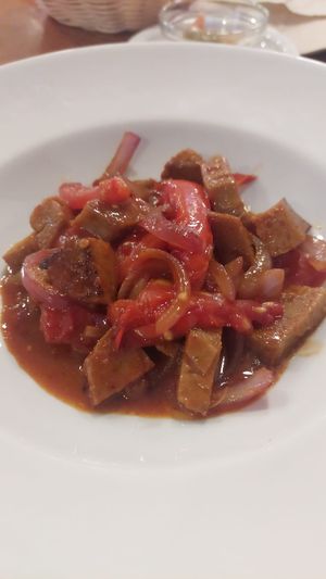 Seitan con cebolla, pimeinro y tomate at A Prop Teu in Vilanova I La Geltru