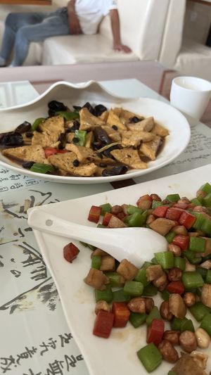 essen  at Shuiying Sky Su Restaurant - 水映天空素餐厅 in Chengdu