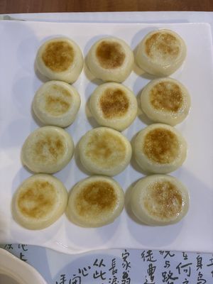 Dumplings with brown sugar fillingg  at Shuiying Sky Su Restaurant - 水映天空素餐厅 in Chengdu